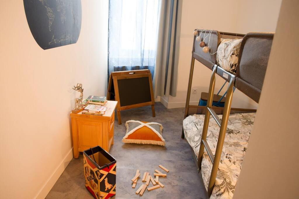 La Thoresienne Thoree-les-Pins Bagian luar foto